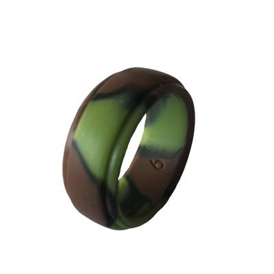 China Eco-friendly / BPA Free 2021 High Quality Camouflage Silicone Rings Affordable Wholesale Men's Couples Wedding Silicone Bracelet for sale