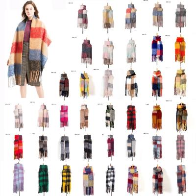 China High Quality Tassel Scarf 2022 Eco-Friendly Autumn Winter Thickened Tassel Plaid Scarf Women Shawl Women Scarf for sale