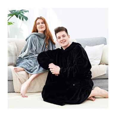 China Cozy Sloth Logo Flannel Blanket Hoodies Custom Oversized Sherpa Fleece Anti-wrinkle Wearable Blanket Hoodies à venda