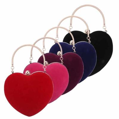 China 2020 New Beautiful Soft Suede Peach Party Evening Purse Clutch Bag Bride Wedding Handbag Lady Banquet Bag Heart Shaped Cross-Body Chain Bag for sale