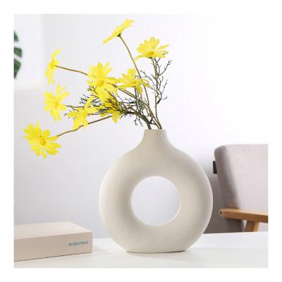 China Wholesale Cheap Flower Art Vases Minimalist Home Decor Vase Streamline Plant Vases for sale