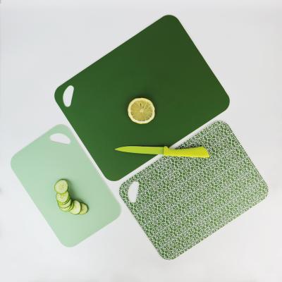 China Customized Sustainable Food Grade Eco Friendly Plastic Cutting Board for sale