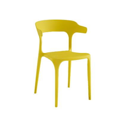 China Cheap Colorful Hot Selling Colorful Outdoor Dining Chair Ox Horn Shape Nordic Modern Plastic Garden Chairs for sale