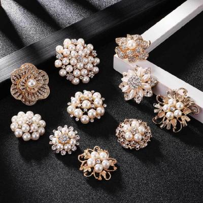 China Lead Free Hot Sale Pearl Brooch Pin Women Cloth Decoration Magic Brooches for sale