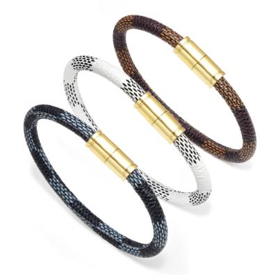 China Fashion Casual/Sporting Men's Snake Pattern Bracelet Cowhide Trend Student Bracelet Alloy Magnetic Buckle Gift for sale