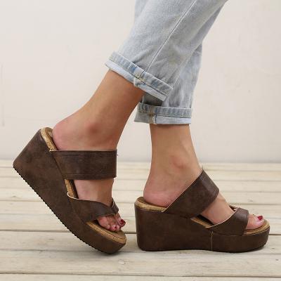 China Newest arket 2021 Women's Comfortable Wedges Sandals Trend Fashion Platform Popular Flip Flops Slippers for sale