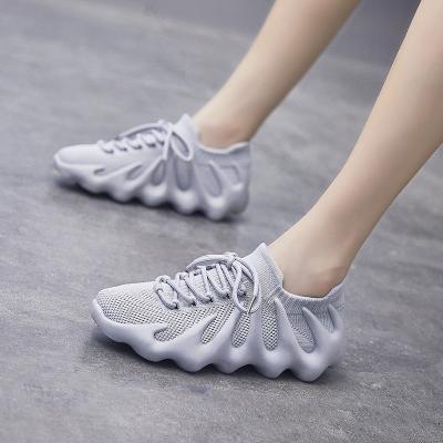 China Causal Men's Sports Flat Shoes Mesh Walking Women's Light Weight 2021 Fashion Trend Style Shoes for sale