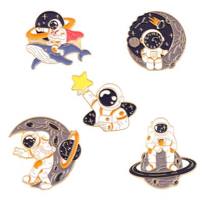 China High Qualiy New Alloy Brooch Cute Cartoon Astronaut Shape Enamel Pin Drip Oil Clothes Accessories for sale