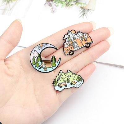 China Simple New Product High Qualiy River Pine Hut Paint Alloy Brooch Pin Badge Wholesale Car Mountain Tourist Brooch Pin for sale