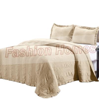 China Eco-friendly pre-washed comforter with ruffles for all seasons use for sale