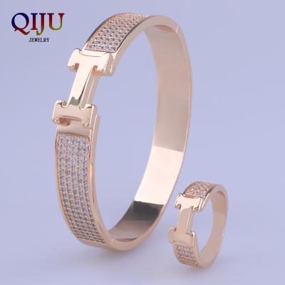 China CLASSIC Hot Selling H Design Filled Bling Crystal Diamond Lock Bracelet And Ring Set for sale