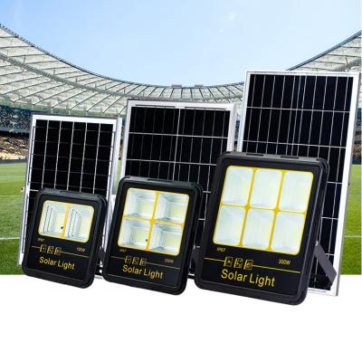 China Gebosun Solar Flood Light 150W 200W 300W IP65 Waterproof Outdoor Lighting Outdoor Solar Led Powered Flood Light With Remote Control for sale