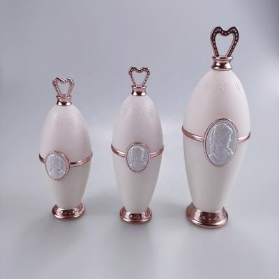 China 30ml 50ml 120ml Rose Glod Heart Shape Acrylic Emulsion Bottle Base Eco-friendly Bottle For Essence for sale