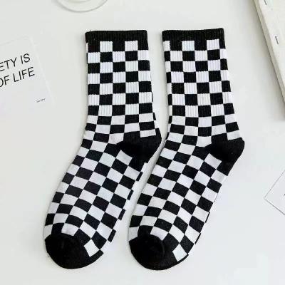 China Amazon Korea Sporty Hot Chessboard Socks Colorful Color Block Checkerboard Crew Cotton Socks Women for sale