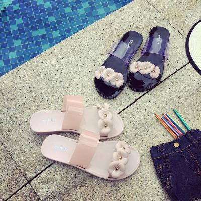 China Fashion Trend Casual Daisy Indoor and Outdoor Use Beach Flat Bottom Slippers for sale