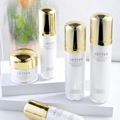 China Cosmetic Spray Bottle 100ml Elegant Gold RTS Empty Plastic Spray Bottle With Pump for sale