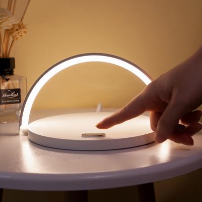 China Modern Manufacturer Economic Mobile Phone Table Light Bedroom Bar Desk Bedside Wireless Night Fill Light for sale