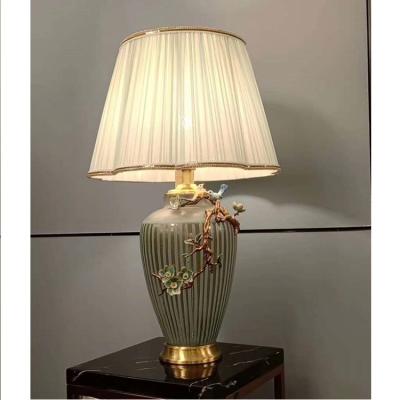 China Unique Livingroom 46cm X 84cm Decorative Table Lamp for sale