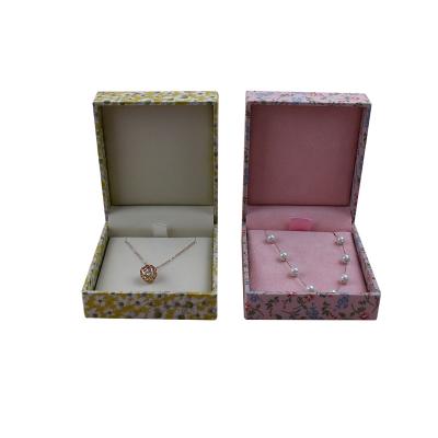 China Handmade Maker Well Made Rectangular Necklace Gift Box Packaging With Flower Pattern for sale