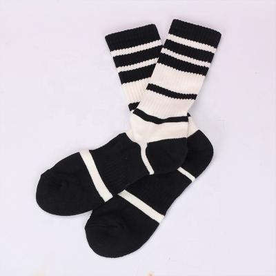 China New Designs QUICK DRY Novelty Stripe Novelty Fancy 100%Cotton Comfortable Crew Socks for sale