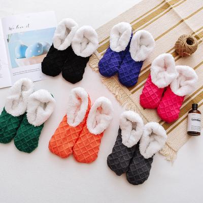 China Winter Indoor Home Women's Slipper Thicken QUICK DRY Sweater Shoes Floor Socks for sale