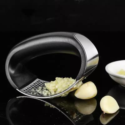 China Stainless Steel Garlic Chopper Crusher Garlic Press Manual Portable Viable Garlic Crusher Grater Ginger Press Kitchen for sale