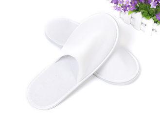 China Nonwoven Disposable Guest Slippers , Biodegradable White Hotel Slippers for sale