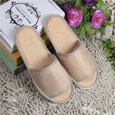 China Rattan Guest Hotel Room Slippers Closed Toe Custom Hotel Slippers For Spa Use for sale