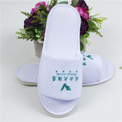 China OEM Disposable Hotel Slippers White Open Toe Slippers With Printing Logo for sale