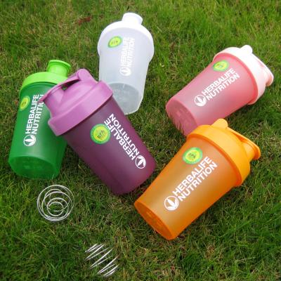 China 400ml Viable Plastic Hand Shaker Cup Protein Powder Cup Shaker Bottle Plastic Shaker Bottle for sale