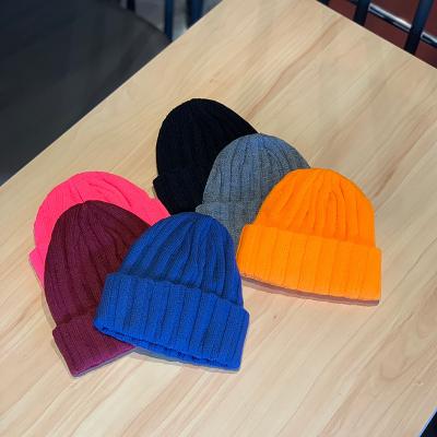 China COMMON Custom White Plain Acrylic Winter Knitted Hat Beanie Hat for sale