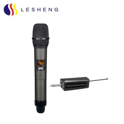 China Hot Selling Professional Universal Handheld Microphone Microphone Karaoke Professional Wireless Microphone for sale