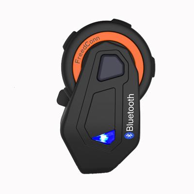 China Waterproof Ear Hook FreedConn Motorcycle Helmet Intercom 6 Riders BT T-Max Helmet With FM Radio Intercomunicador Motor for sale