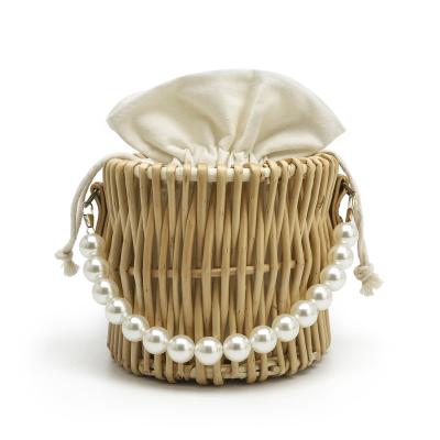 China Trendy Women Straw Pearl Beach Hand Bag Fashion Pearl Drawstring Bucket Bag Shoulder Bag for sale