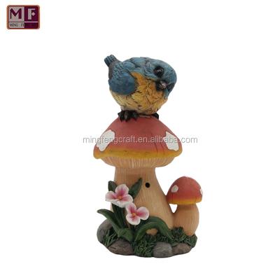 China Garden Decor Polyresin Customized Bird Stand on Mushroom Garden Decor Indoor and Outdoor Decor for sale