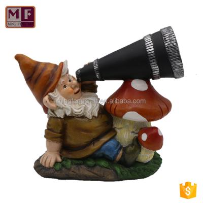 China Worldwide Customized Resin Figurines Garden Gnome Decoration With Solar Light for sale