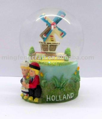 China Europe Polyresin Souvenirs Snow Globe Tourist Craft for sale