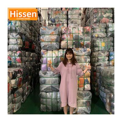 China Fashionable used clothing package Ukay supplier American-used-apparel used clothes t-shirt 500kg winter ladies for sale