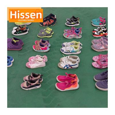 China Breathable Children Used/Second Sandals Mixed Women And Children Occasion Used Shoes For Kids Baby for sale