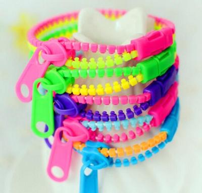 China Random Color Of Toy Stress Relief Kids Toys Wristband Puller Funny Busy Person Products for sale