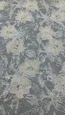 Cina Bianco ricamo di lusso per pacco da sera duraturo ed elegante ricamo di fiori a maglia lussuoso tessuto di pizzo tessuto di matrimonio occasioni di compleanno pacco da sera tessuto a perline a quadri in vendita