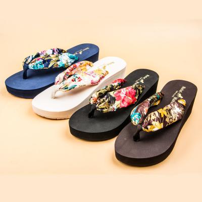 China Printed Ladies Wedges Flip Flops Customized Designer Beach Shoes Sandals Slippers Wedding Flip Flop for sale