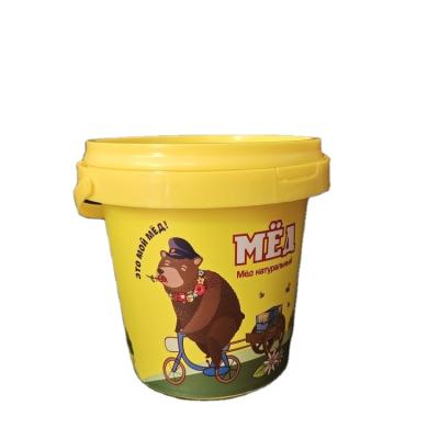 China Liquid packaging 750ml pp round barrel plastic drum for liquid lotion packaging with customized printing for sale