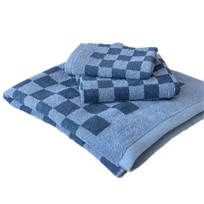 China Contrast Long Staple Checkerboard Cotton Towel Pure Soft Skin Child Friendly Checkerboard Bath Towel for sale