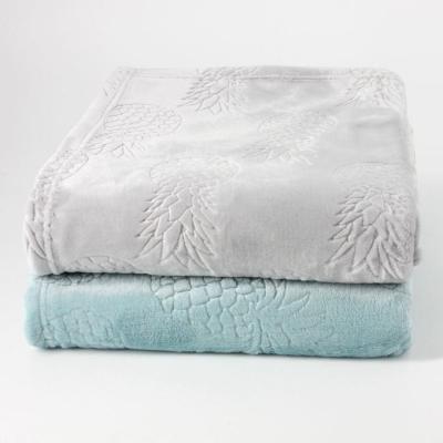 China Anti-pilling 3D Embossed Pineapple Flannel Fleece Throw Blanket for sale