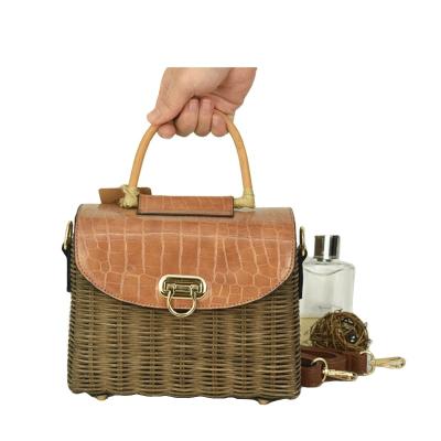 China Professional Beach Bag Mini Messenger Handbag Rattan High Quality Manufacturing Straw Bag Female Stain for sale