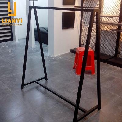 China Modern or Customized Retail Suitable Metal Clothing Display Rack Clothing Store Clothing Boutique Clothing Display Rack for sale