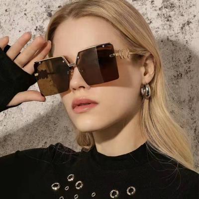 China Fashion Sunglasses Shape Ocean Glass Vintage Gradient Oversized Sunglasses Women Half Rim Lenses Rivet Designer Square Sunglasses Famous Brands for sale