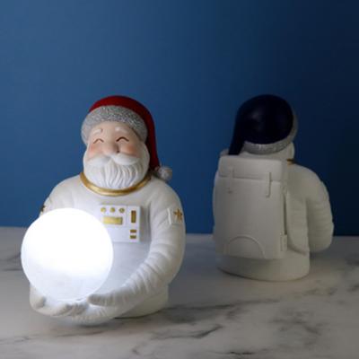 China Creative And Interesting Night Lights China Astronaut Christmas Gifts Resin Opens Home Decor for sale