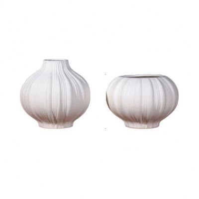 China CLASSIC Abstract Ceramic White Garlic New Arrival Nordic Decoration Flower Vases for sale